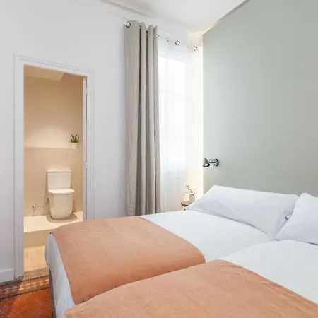 Apartamento 6 dormitorios en Apartamento Modernista en el Corazon de Barcelona *