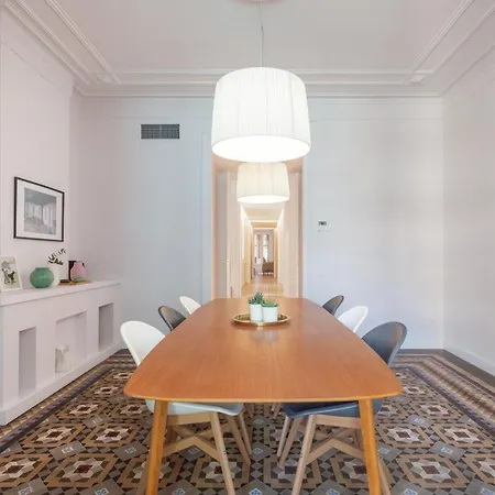 6 dormitorios en Apartamento Modernista en el Corazon de Barcelona *