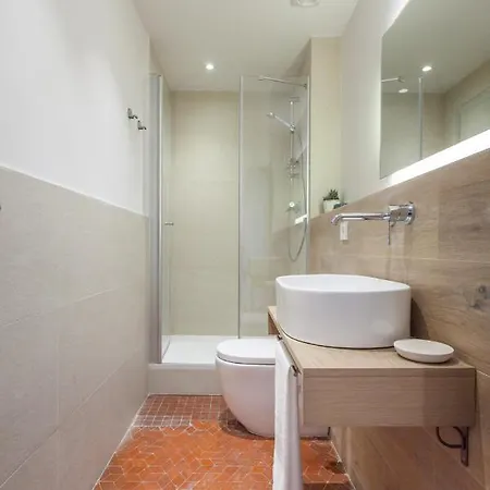 6 En Modernista En El Corazon De Apartment *